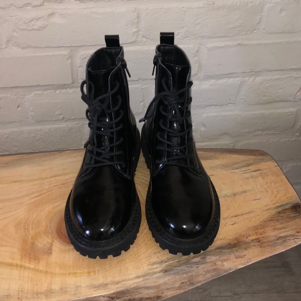 Just fab- black boots size 6